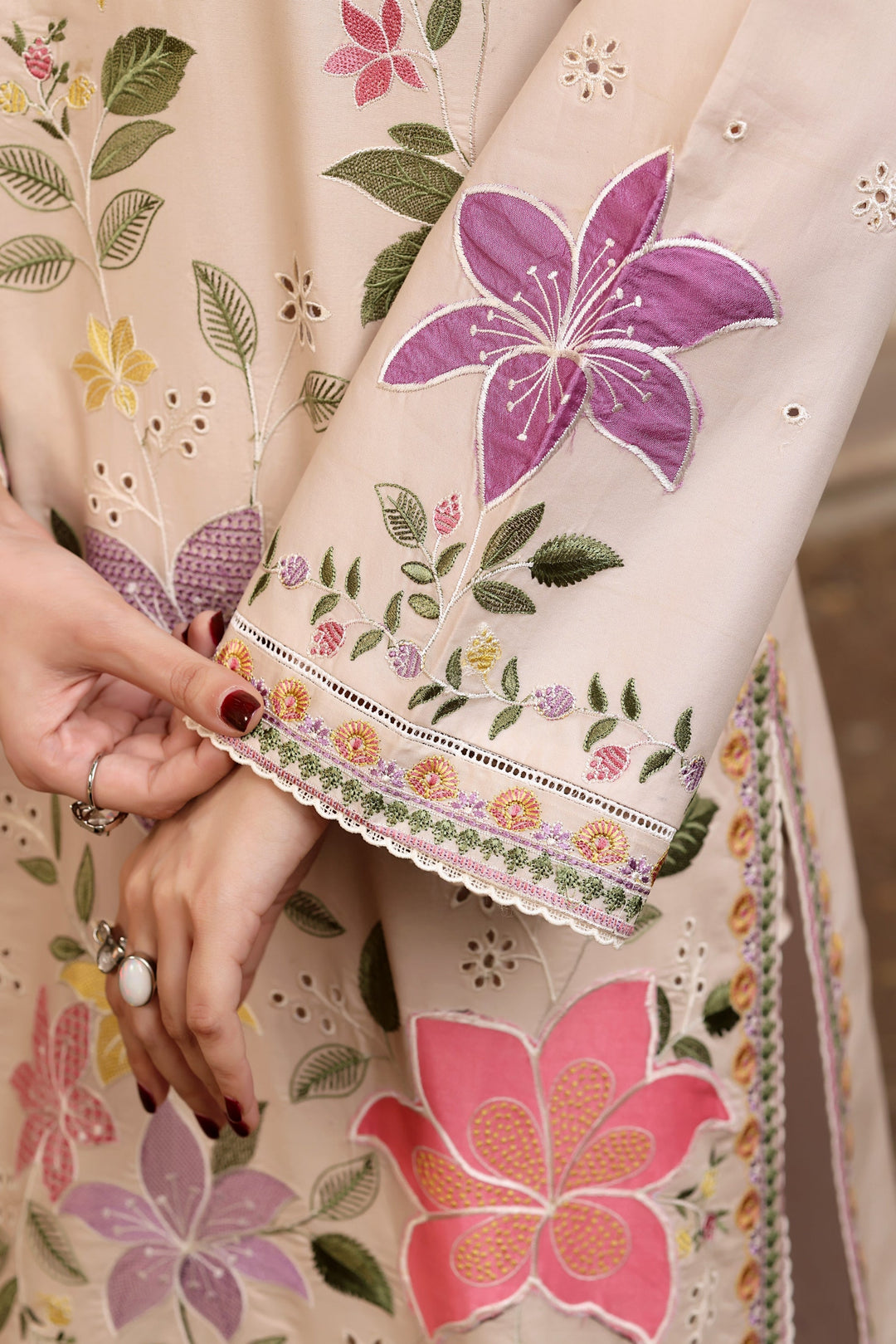 FLOWER  EMBROIDERY 3 PIECE SUIT