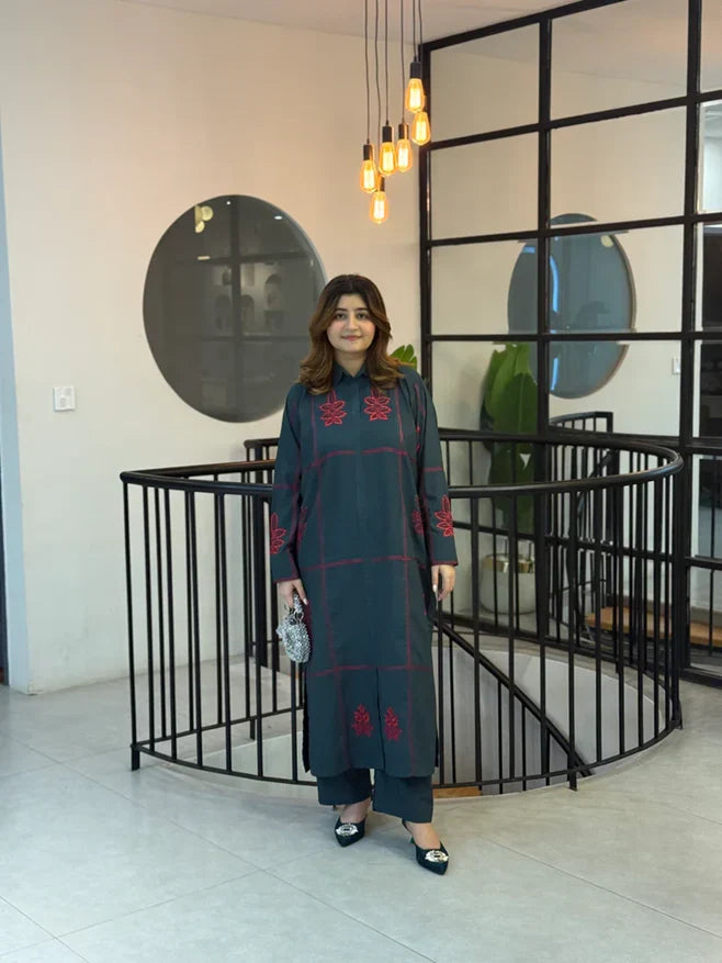 Aira Embroidered 2Pc